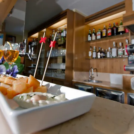 호텔 Montecarlo 3*